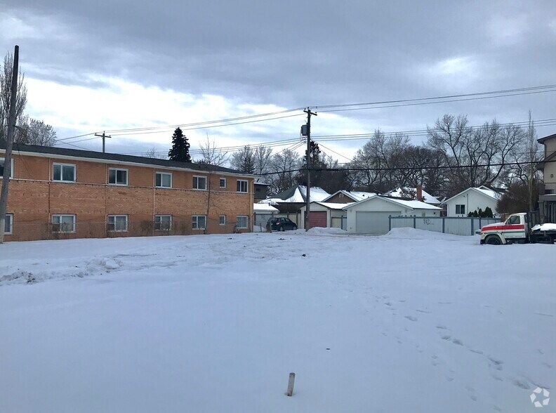 11042 124th St NW, Edmonton, AB à vendre - Photo du bâtiment - Image 2 de 2