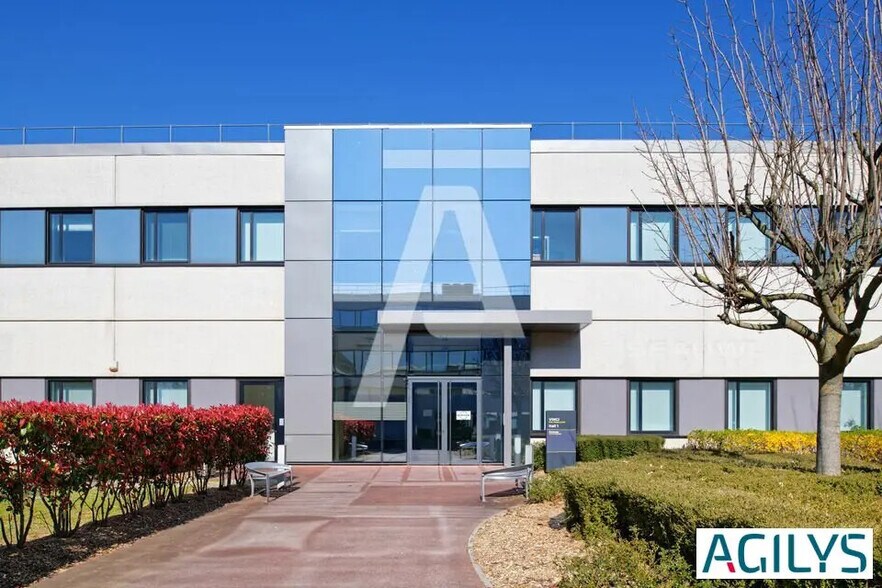 Flex in Antony for lease - Building Photo - Image 1 of 7