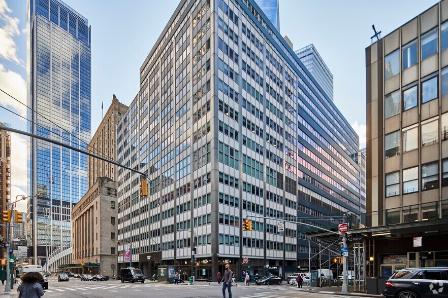 44-88 Park Pl, New York, NY for lease - Building Photo - Image 1 of 7