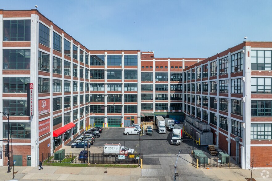 4000 W Diversey Ave, Chicago, IL à louer - Photo du bâtiment - Image 3 de 16