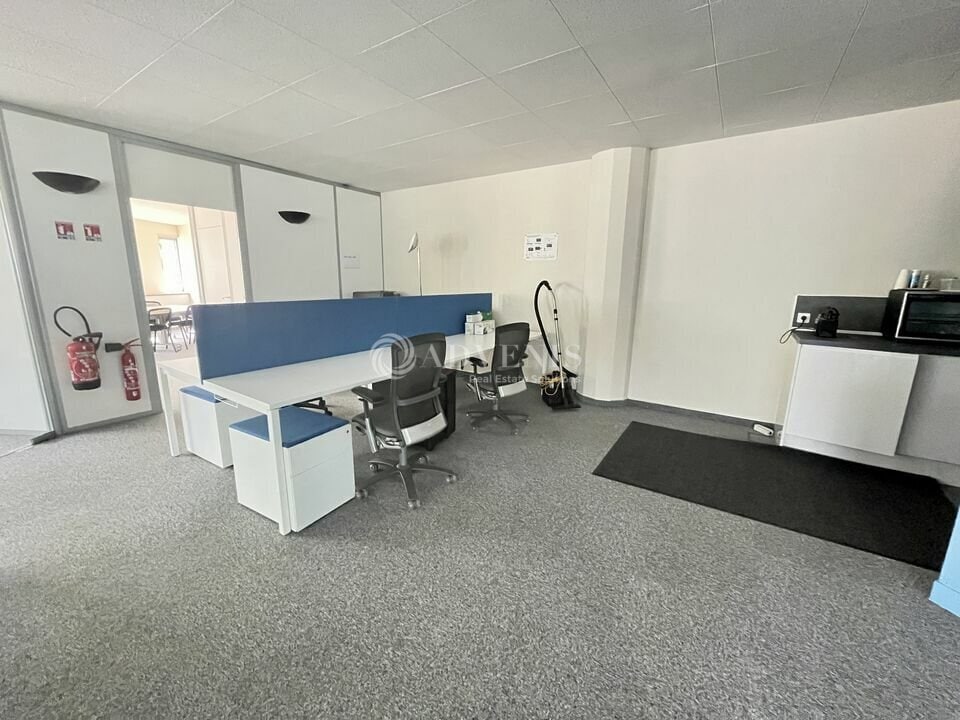 Office in Tremblay-en-France for lease Building Photo- Image 1 of 10