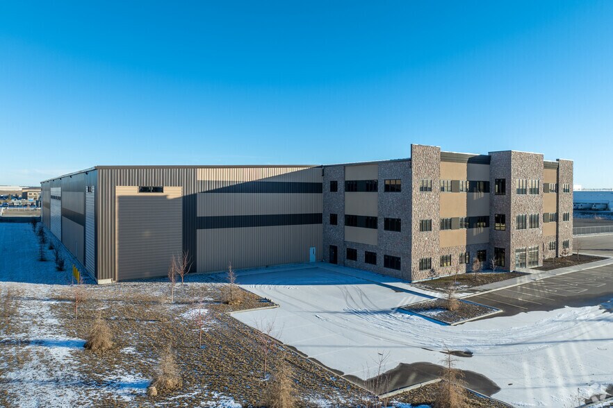 261090 Wagon Wheel Vw, Calgary, AB à louer - Photo du bâtiment - Image 2 de 7