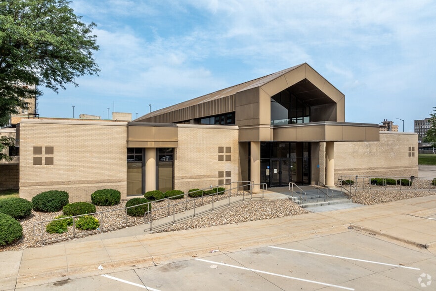 191 W 5th St, Waterloo, IA for sale - Primary Photo - Image 1 of 6