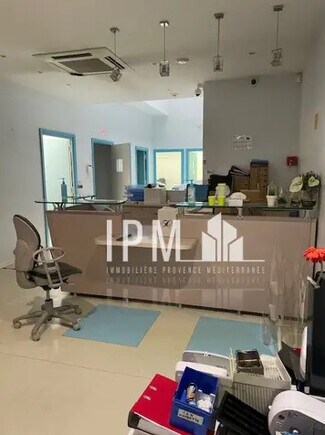 Plus de détails pour Multi-résidentiel à vendre