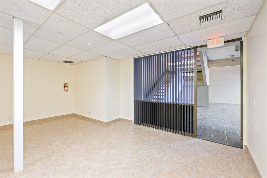 225 S Civic Dr, Palm Springs, CA à vendre - Photo intérieure - Image 3 de 28