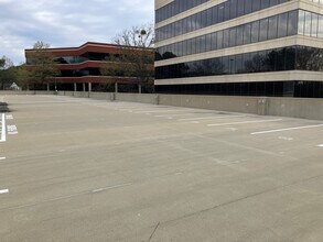 4505 Falls of Neuse Rd, Raleigh, NC à louer Photo du bâtiment- Image 2 de 5