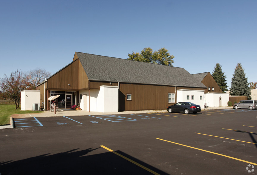 21800 Pontiac Trl, South Lyon, MI for lease - Building Photo - Image 2 of 2