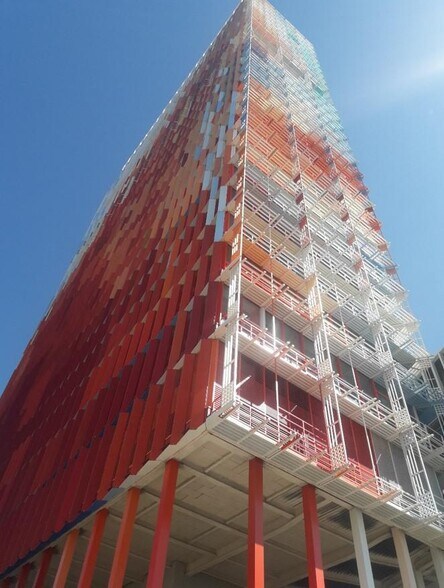 Office in Marseille for lease - Building Photo - Image 3 of 8