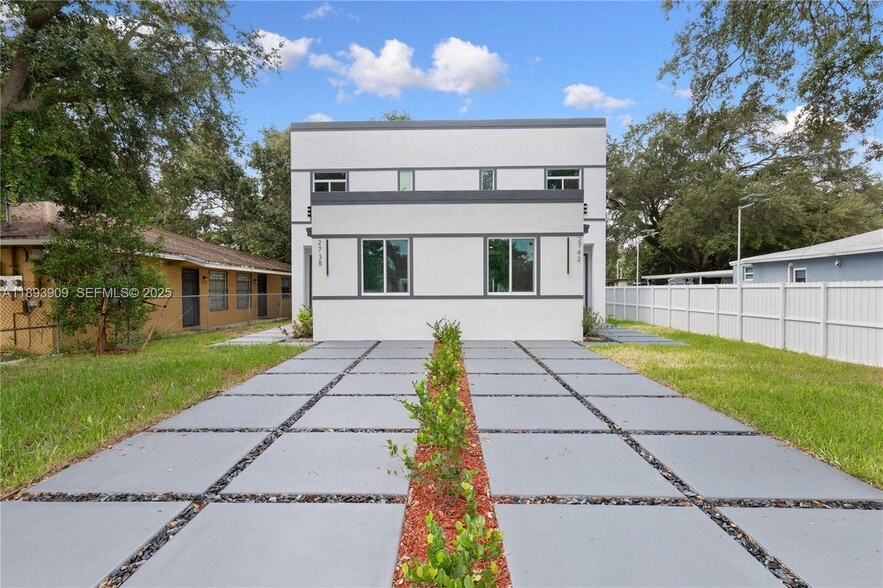 2742 NW 48th St, Miami, FL for sale - Primary Photo - Image 1 of 25