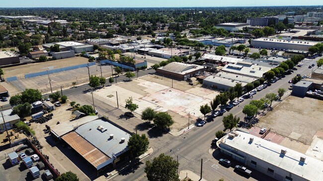 Plus de détails pour 615 E Main St, Visalia, CA - Terrain à vendre