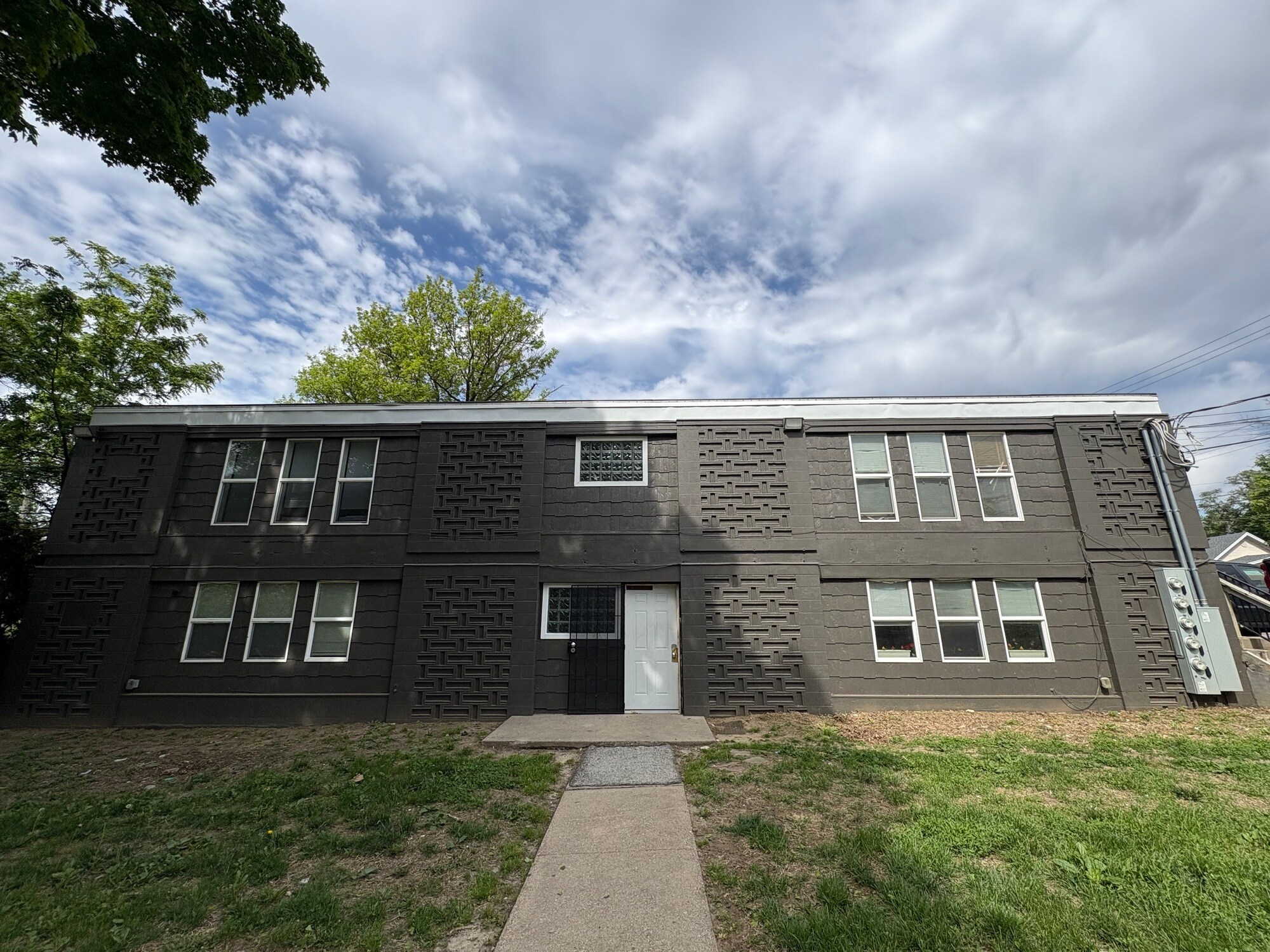 3344-3348 Larimore Ave, Omaha, NE à vendre Photo du bâtiment- Image 1 de 11