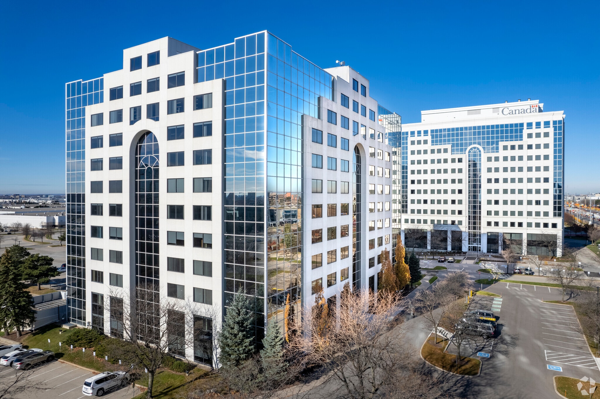 5770 Hurontario St, Mississauga, ON à louer Photo du bâtiment- Image 1 de 21