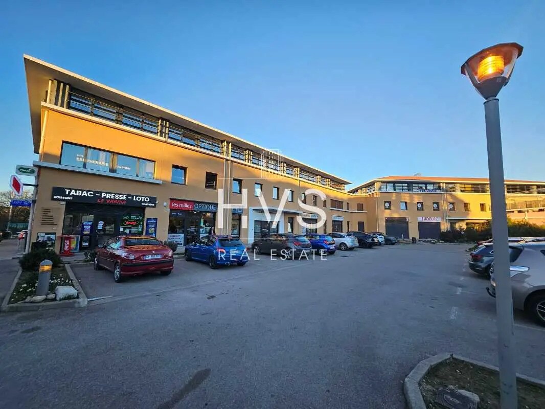 Retail in Aix-en-Provence for lease Building Photo- Image 1 of 10