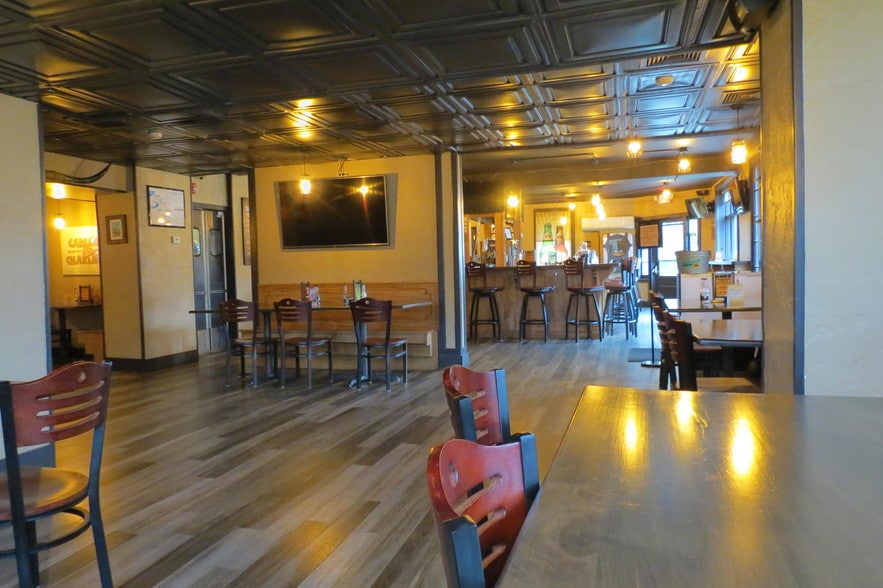 2309 Columbia Ave, Lancaster, PA à vendre - Photo intérieure - Image 2 de 12