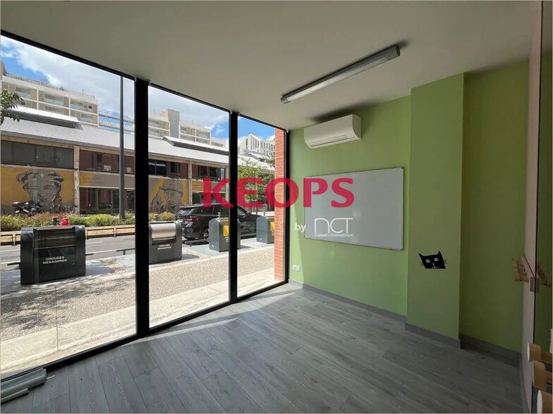 Retail in Toulouse for lease - Interior Photo - Image 2 of 7