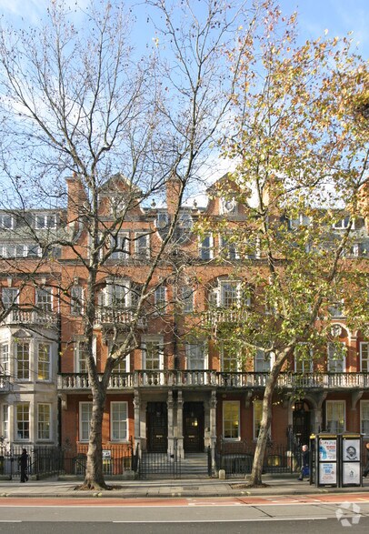 142 Buckingham Palace Rd, Londres à louer - Photo du bâtiment - Image 1 de 2