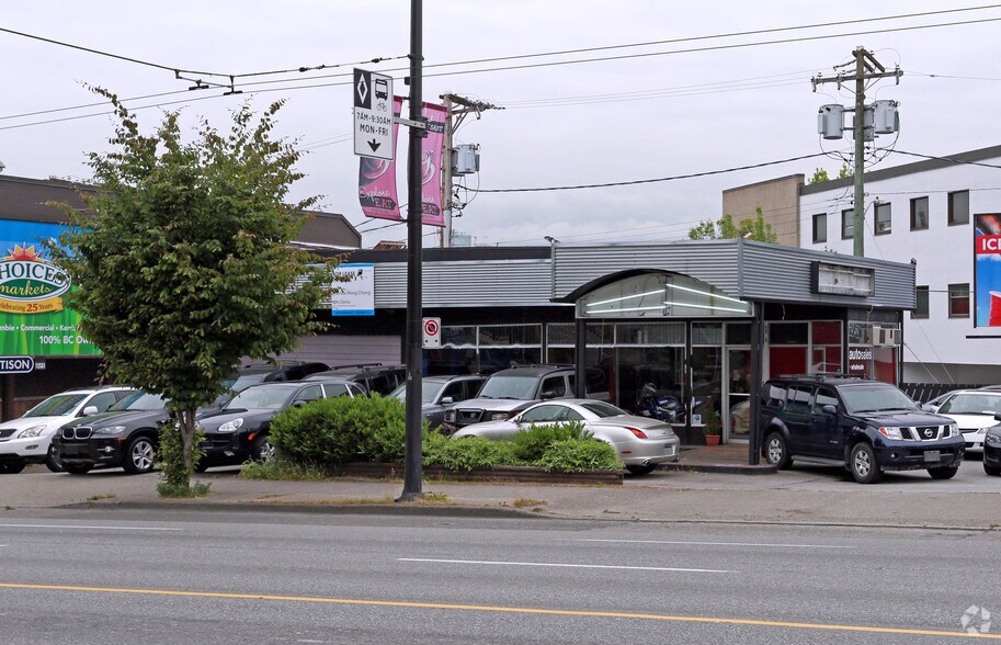 77 E Broadway, Vancouver, BC à louer - Photo du bâtiment - Image 3 de 6