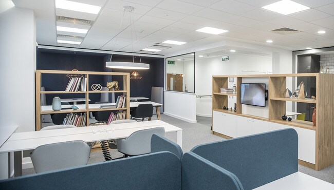 Plus de détails pour 2945 Townsgate Rd, Westlake Village, CA - Coworking à louer