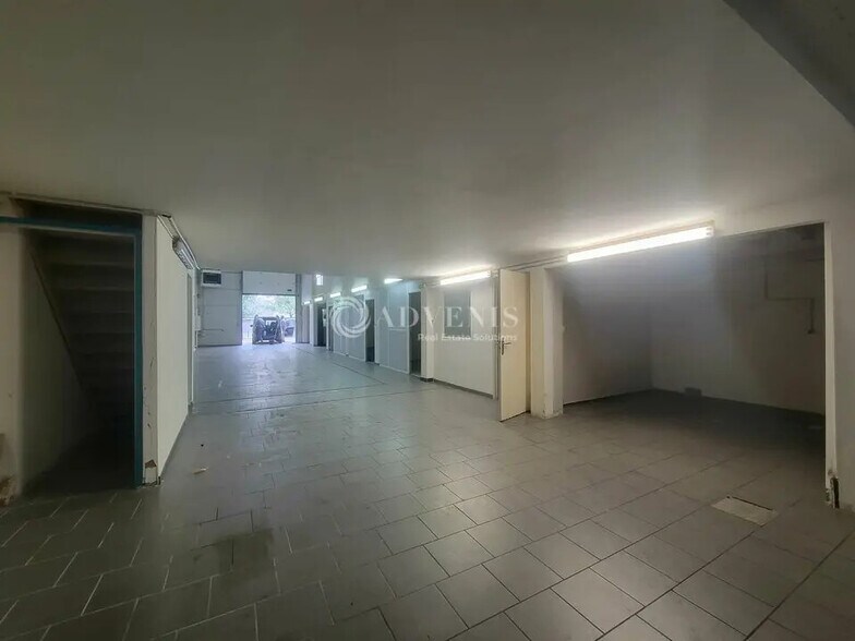 Flex dans Courbevoie à louer - Photo du bâtiment - Image 3 de 8