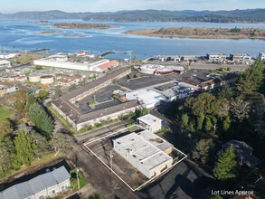 665 Hemlock Ave, Coos Bay, OR for lease Interior Photo- Image 2 of 18
