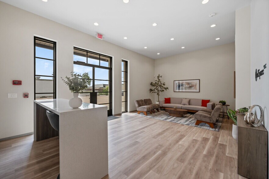 6909 Grand Blvd, Houston, TX à louer - Photo intérieure - Image 3 de 26