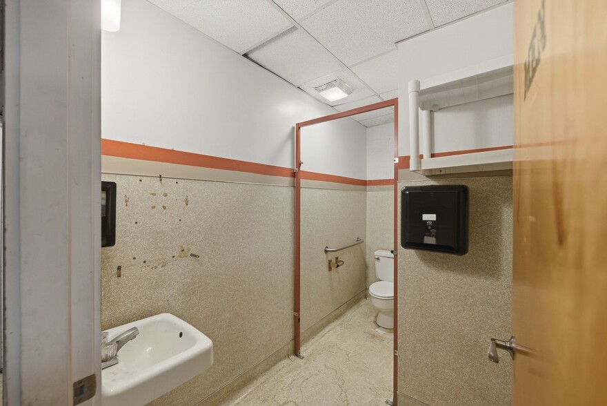 120 SW Douglas Blvd, Winston, OR for lease - Interior Photo - Image 3 of 13