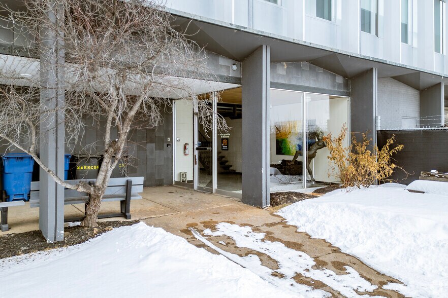 5900 Av Andover, Mt Royal, QC à louer - Photo du bâtiment - Image 3 de 4