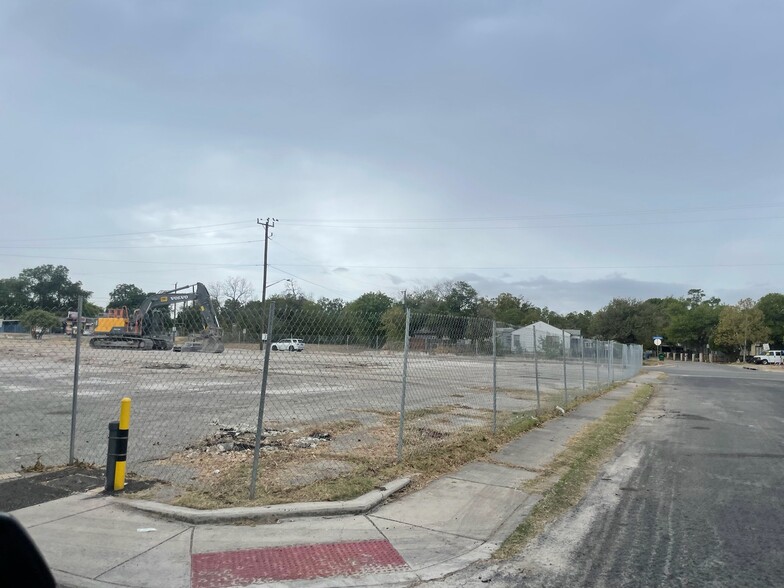 3402 S Zarzamora St, San Antonio, TX à louer - Photo de construction - Image 1 de 2