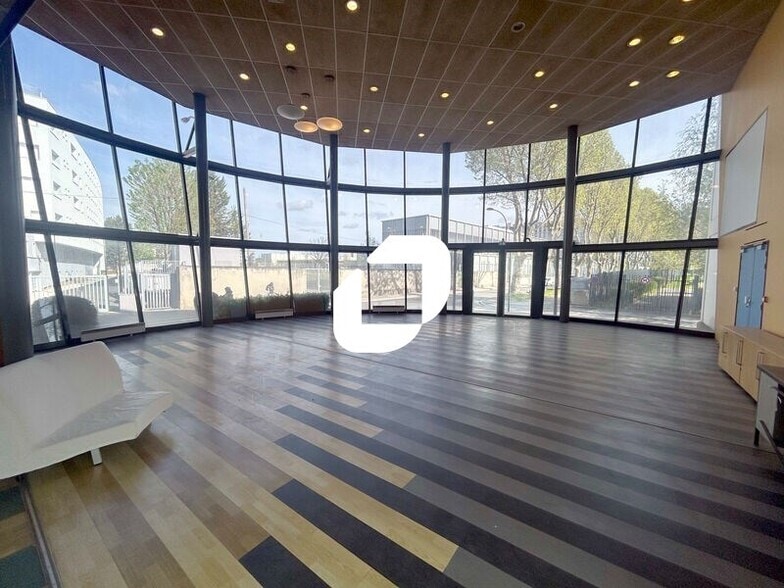 Flex in Bezons for lease - Lobby - Image 3 of 10