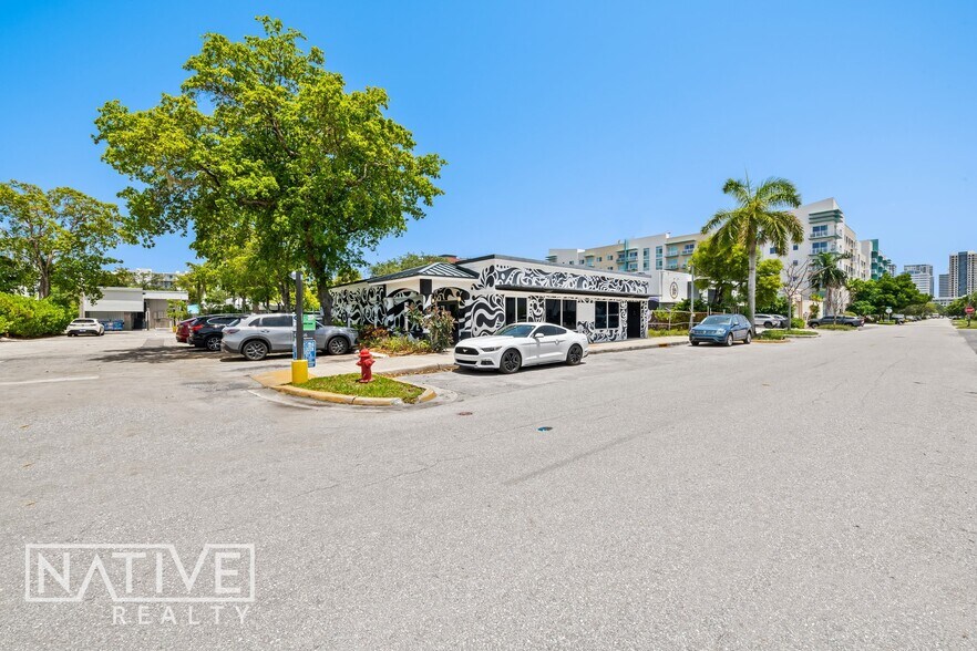 716-718 NE 2nd Ave, Fort Lauderdale, FL à louer - Photo du bâtiment - Image 3 de 12