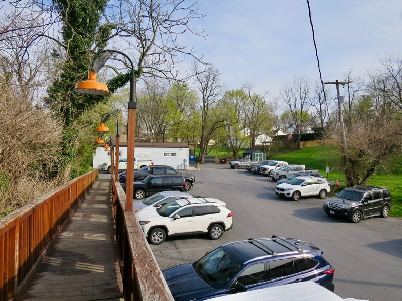 231-239 S Main St, Mount Airy, MD à louer - Photo du bâtiment - Image 3 de 8