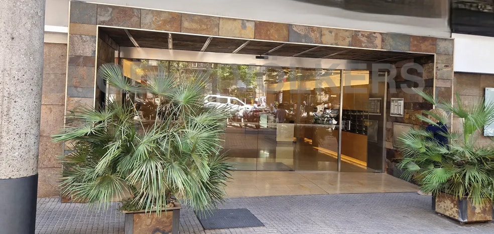 Office in Barcelona, Barcelona for lease - Building Photo - Image 2 of 4