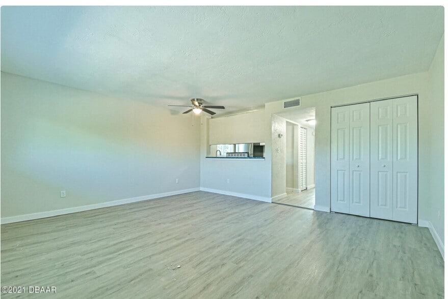 208 N Halifax Ave, Daytona Beach, FL à vendre - Photo du bâtiment - Image 3 de 16