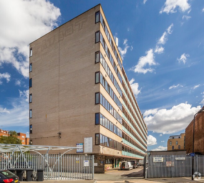 8 Andrews Rd, Londres à louer - Photo du bâtiment - Image 2 de 87