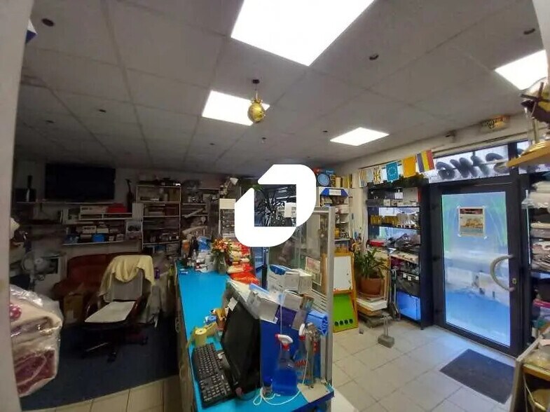 Office in Montrouge for lease - Building Photo - Image 3 of 6