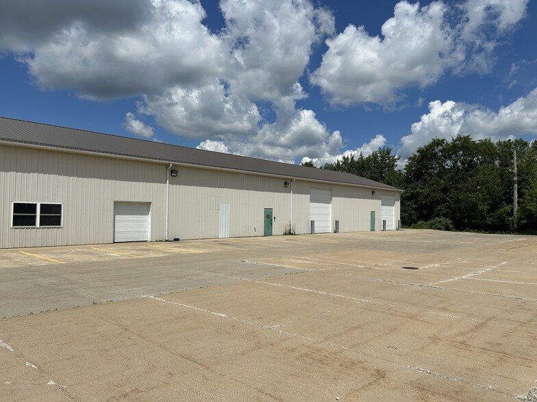 877 Whitney Dr, Lapeer, MI for lease - Building Photo - Image 2 of 15