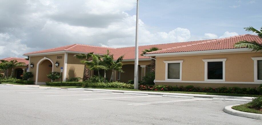 519 NW Lake Whitney Pl, Port Saint Lucie, FL à vendre - Photo du bâtiment - Image 3 de 4