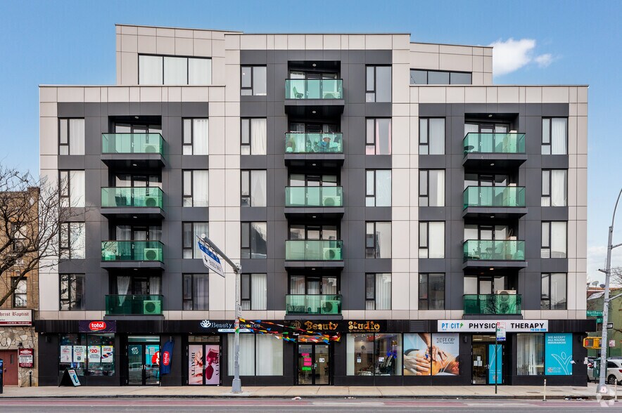 10411-10419 Northern Blvd, Flushing, NY à vendre - Photo du bâtiment - Image 2 de 4