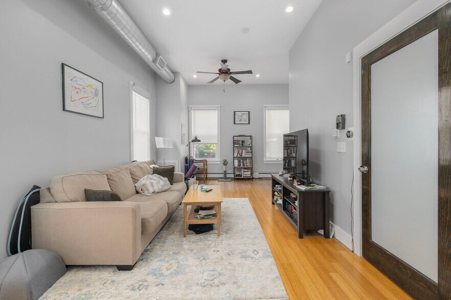 64-66 Pitman St, Providence, RI à vendre - Photo du bâtiment - Image 2 de 30