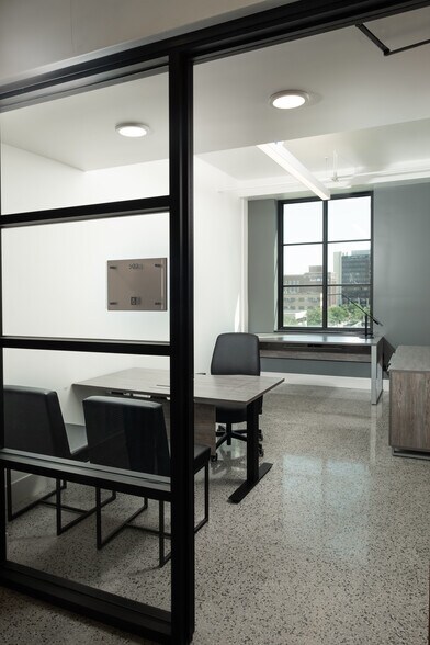 118 N Broadway, Fargo, ND à louer - Photo intérieure - Image 2 de 4