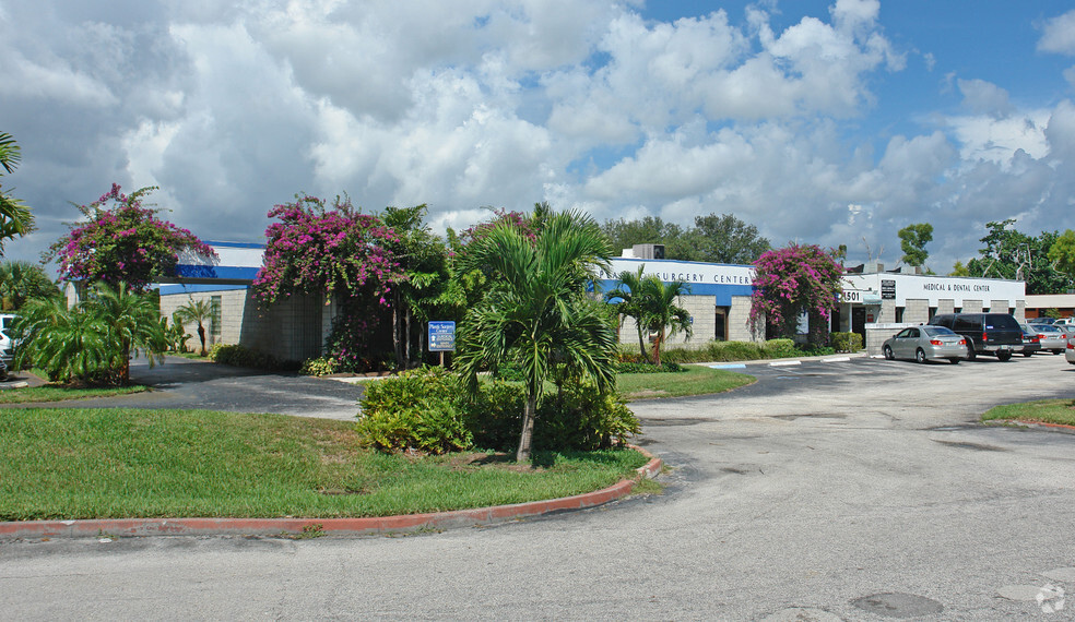 1501 Forest Hill Blvd, West Palm Beach, FL for sale - Primary Photo - Image 1 of 1