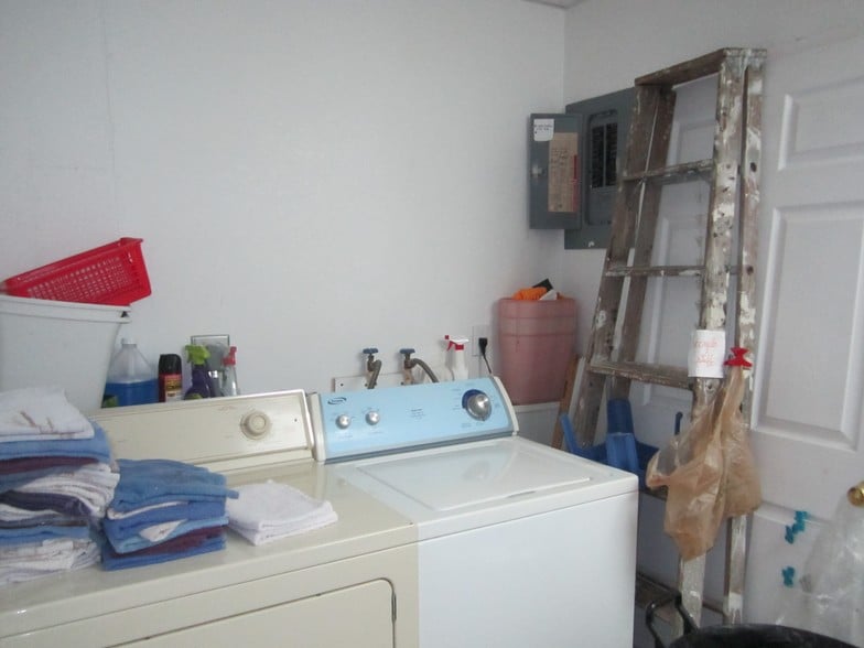 2395 Tamiami Trl, Port Charlotte, FL à louer - Photo du bâtiment - Image 3 de 12