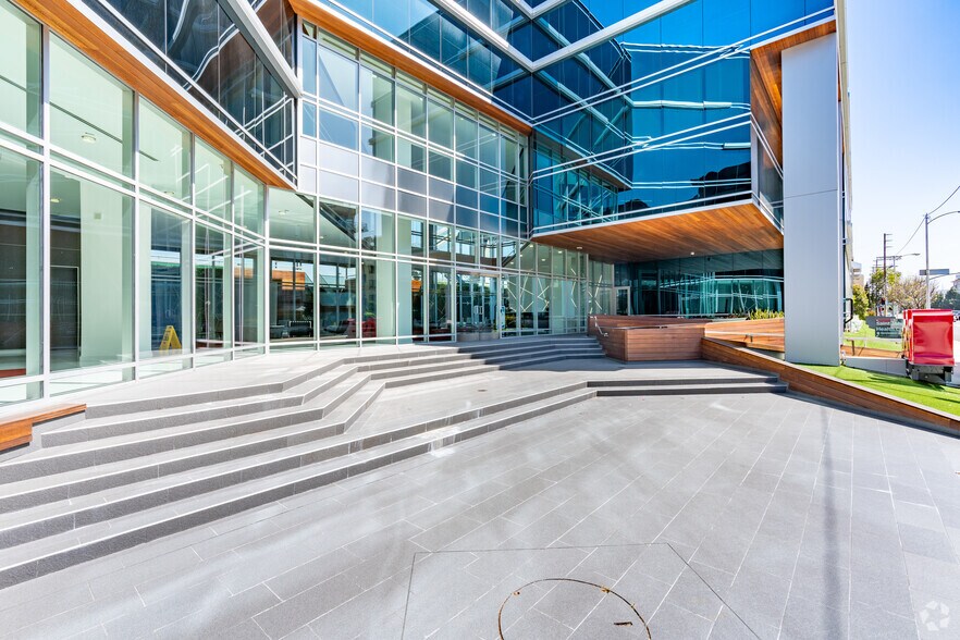 12555 Jefferson Blvd, Los Angeles, CA à louer - Photo du bâtiment - Image 3 de 5