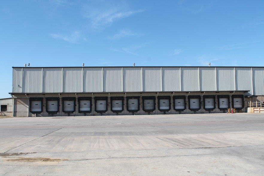 2412 N US Highway 169, Coffeyville, KS for lease - Building Photo - Image 3 of 8