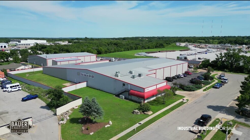 131 S. 147th E. Ave portefeuille de 2 propriétés à vendre sur LoopNet.ca - Vidéo sur l’inscription commerciale - Image 2 de 14