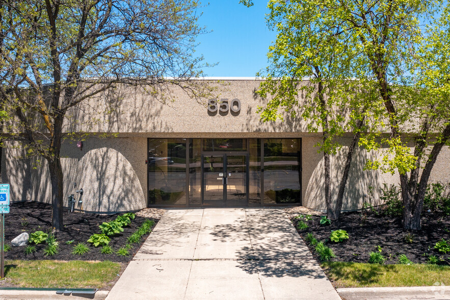 850 E Algonquin Rd, Schaumburg, IL for sale - Building Photo - Image 3 of 13