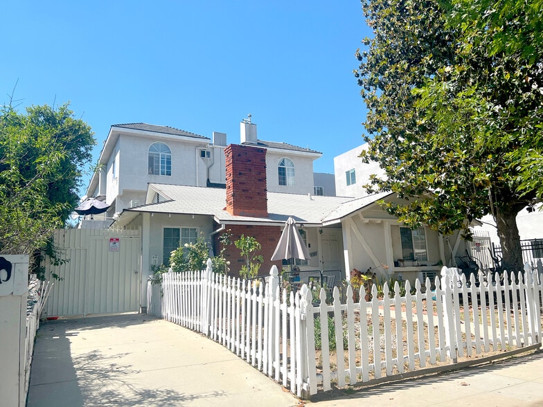 6501 Woodley Ave, Lake Balboa, CA for sale - Primary Photo - Image 1 of 13