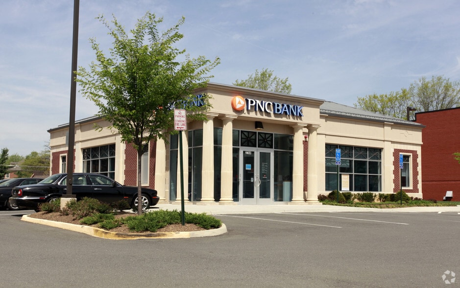 2964 Chain Bridge Rd, Oakton, VA à louer - Photo du bâtiment - Image 2 de 4