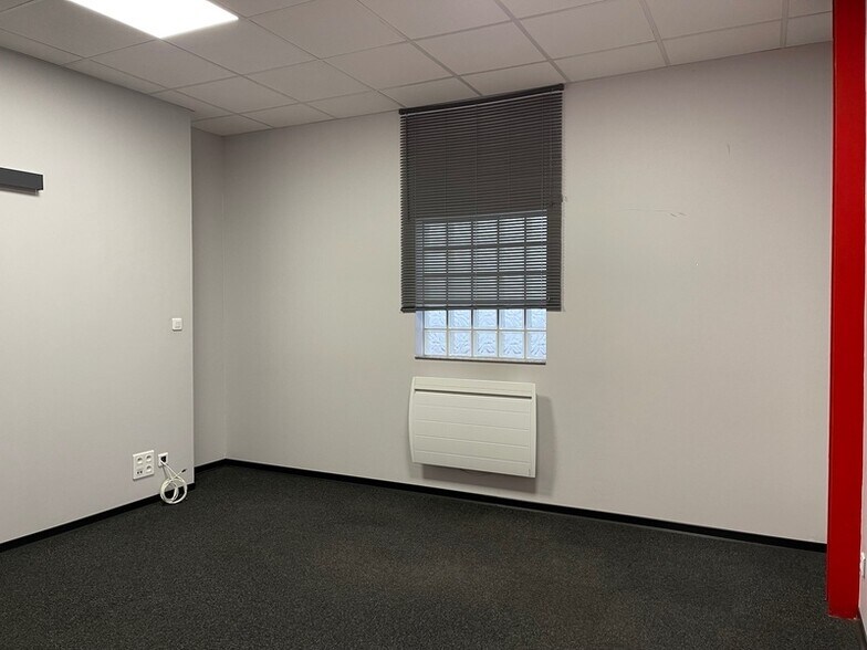 Office in Maxéville for lease - Interior Photo - Image 2 of 10