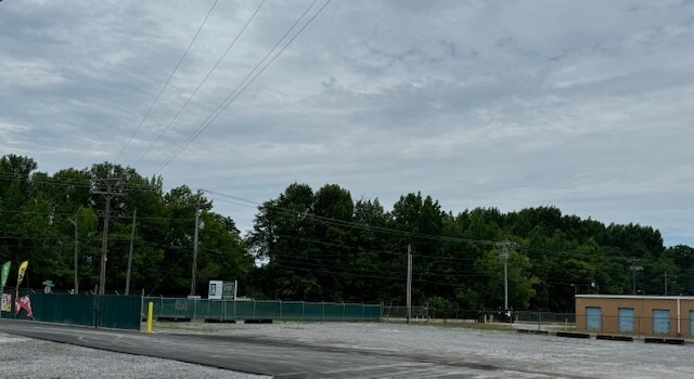 1000 S Anderson St, Tullahoma, TN à louer - Photo du bâtiment - Image 2 de 7